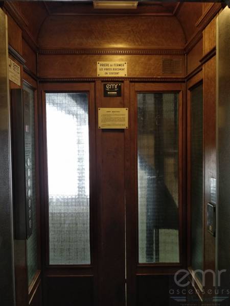 intérieur cabine bois ascenseurs EMR