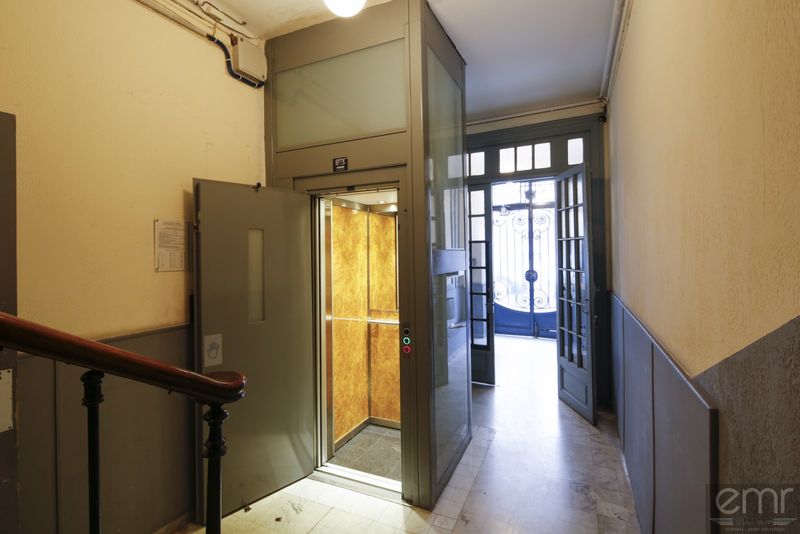Création d’un ascenseur dans un immeuble ancien à Nice avec le Cabinet Victoria Agency
