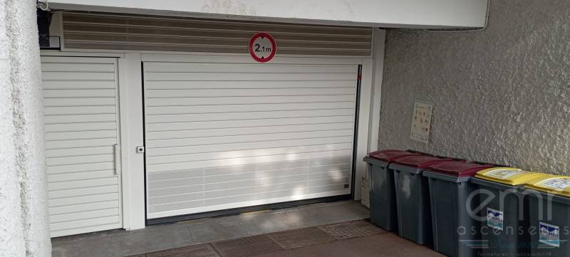 installation d'une porte de garage basculante automatique par emr sur Nice