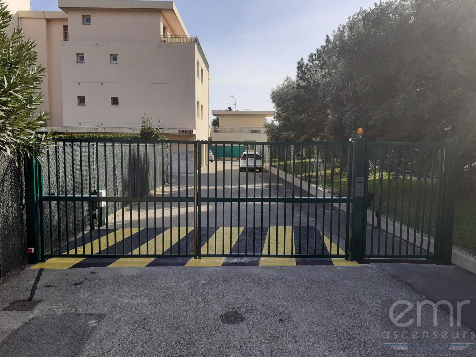 Emr Ascenseurs et Fermetures - portail fermé