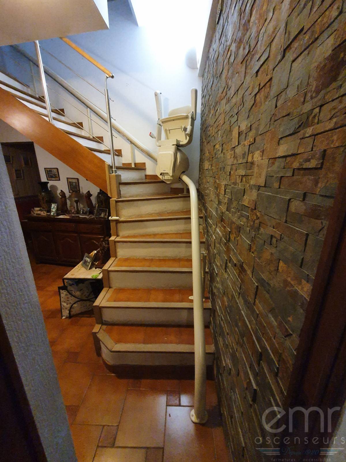 emr ascenseurs - fauteuil monte escaliers replié