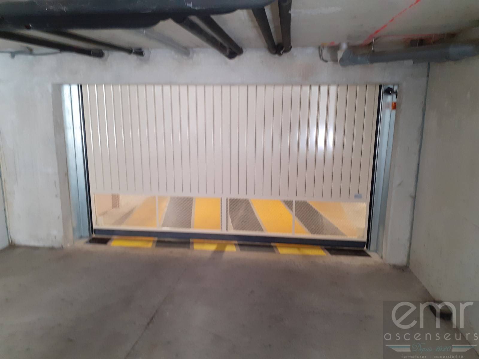 REMPLACEMENT PAR EMR FERMETURES D’UNE PORTE DE GARAGE AU CARRE FLEURI À PEGOMAS