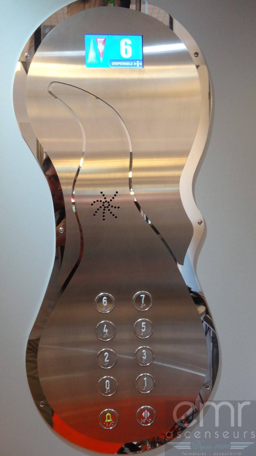 boîte à boutons en polymiroir crée par EMR ASCENSEURS à Nice