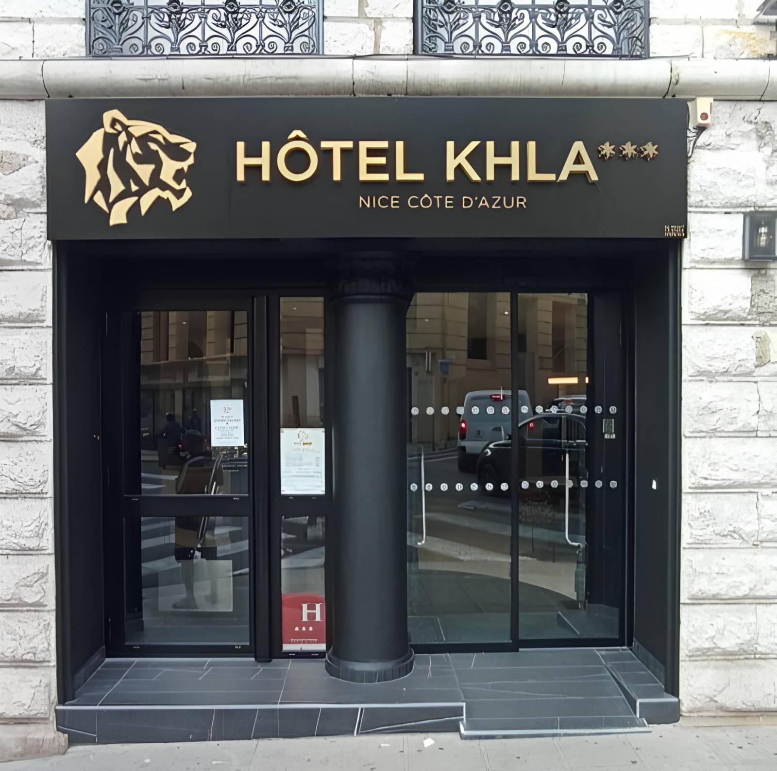 Hotel ouverture porte extérieur