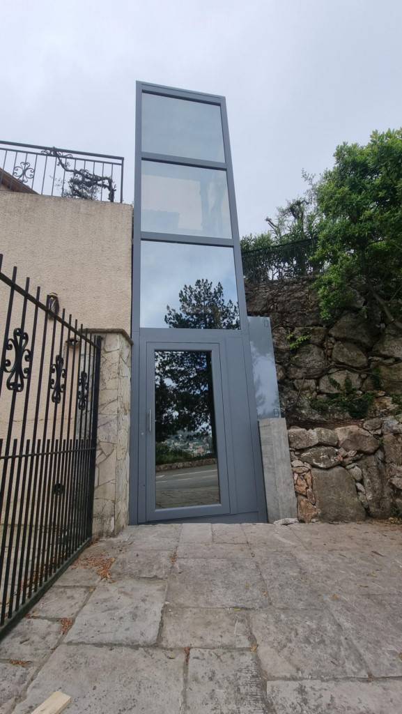 Photo de l'installation de face extérieur