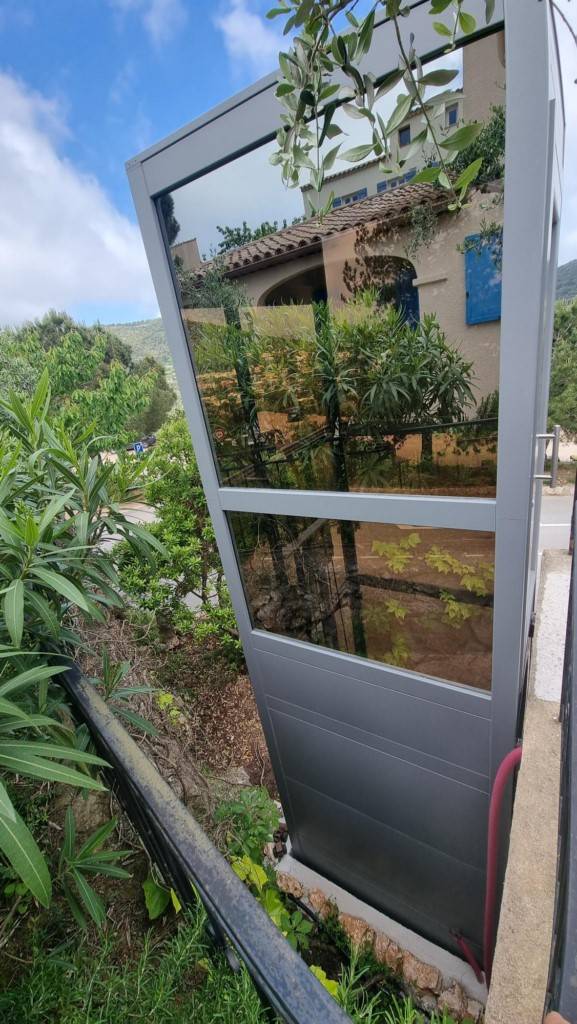 Photo de l'installation de trois quart extérieur en hauteur