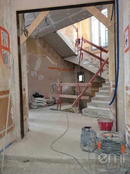 Installation d'un ascenseur dans un cabinet Dentaire à Nice