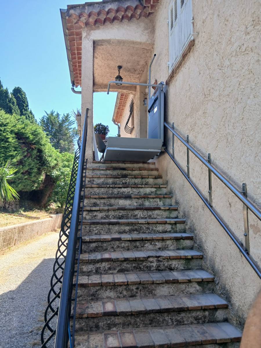 plateforme monte escalier extérieure