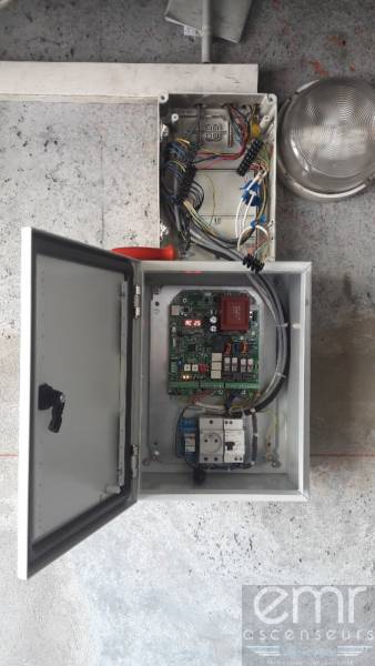 Remise en état d'une porte de garage dans une copropriété sur Cagnes sur Mer