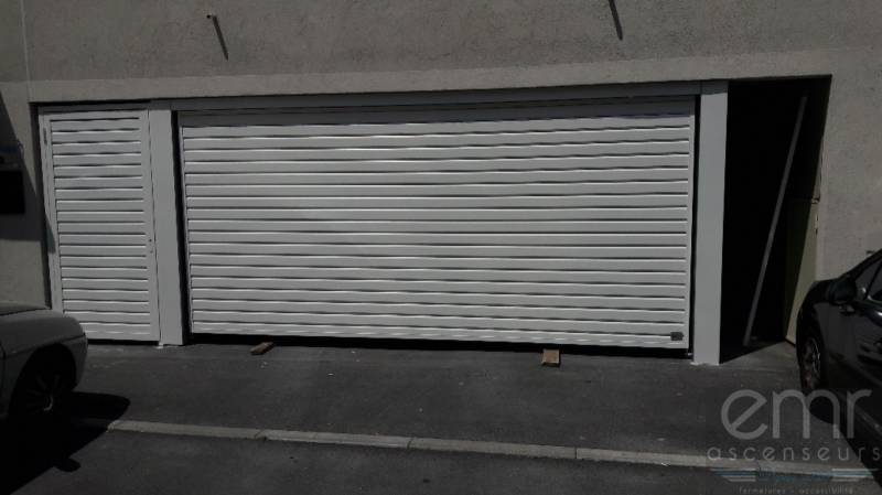 Installation d'une porte de garage dans un immeuble à Nice