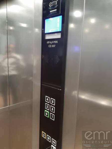 Installation de deux ascenseurs en duplex dans un hôtel à Antibes