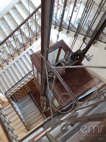 Travaux préliminaires à une future mise en conformité d'un ascenseur à Nice