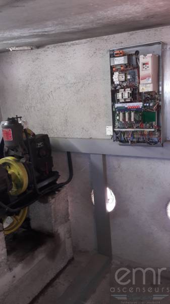 Emr Ascenseurs - treuil et armoire