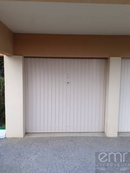 emr ascenseur - AVANT porte de box