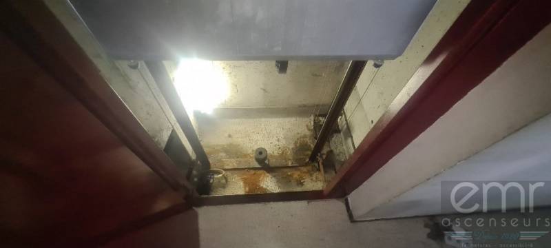 Maintenance de deux ascenseurs de plus de 40 ans dans une copropriété à La Trinité