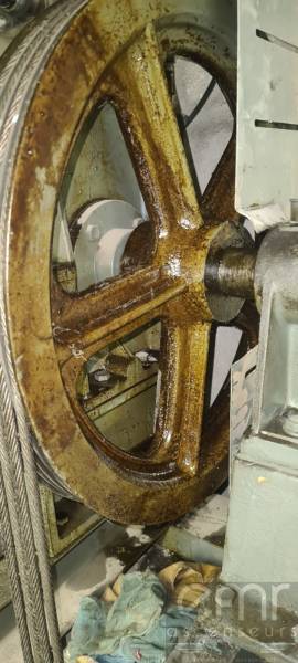 Emr Ascenseurs - nettoyage poulie - avant