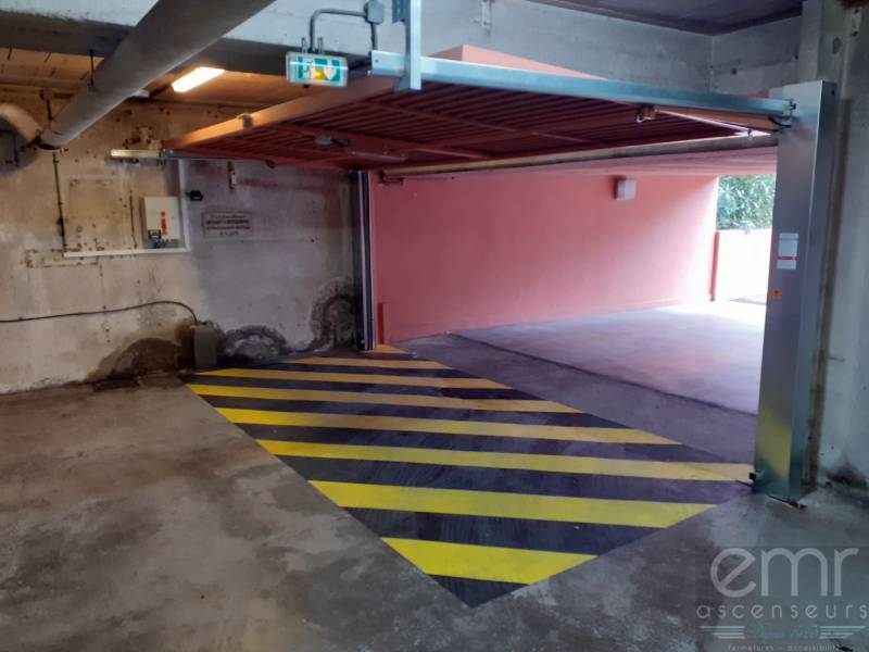 Emr Ascenseurs et Fermetures - vue intérieure porte ouverte