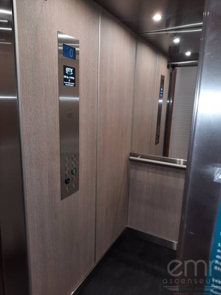 Habillage cabine ascenseur St Laurent du Var 2
