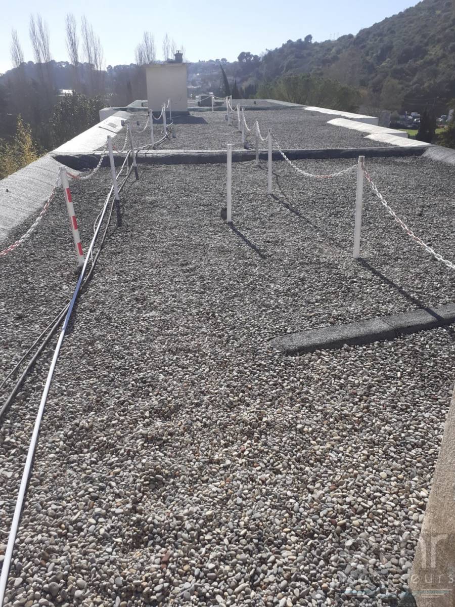 Remise en état de la sécurisation d'un toit d'immeuble à Villeneuve Loubet