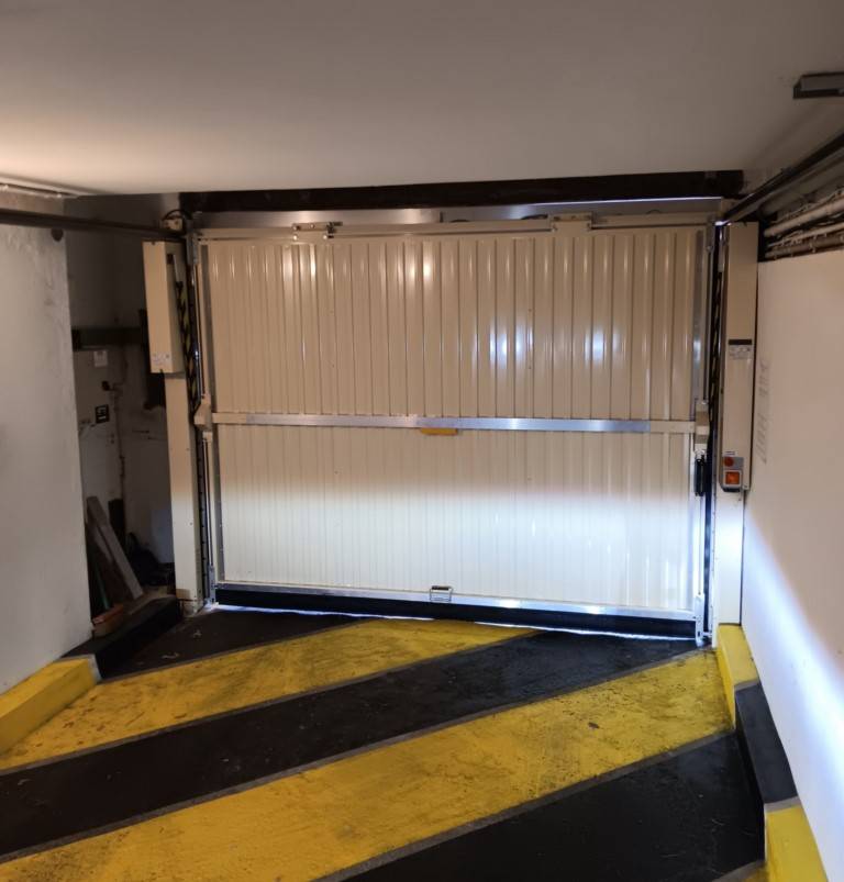 porte de garage fermé vue interieur