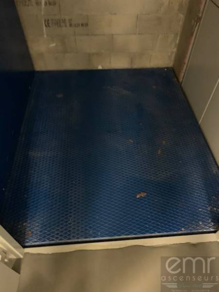 INTERIEUR MONTE CHARGE PAR EMR ASCENSEURS