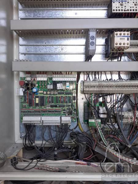 Qui contacter pour le remplacement d'une carte électronique de gestion sur un ascenseur à Nice?