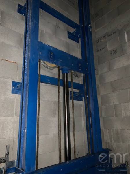 STRUCTURE MONTE CHARGE PAR EMR ASCENSEURSEmr Ascenseurs 