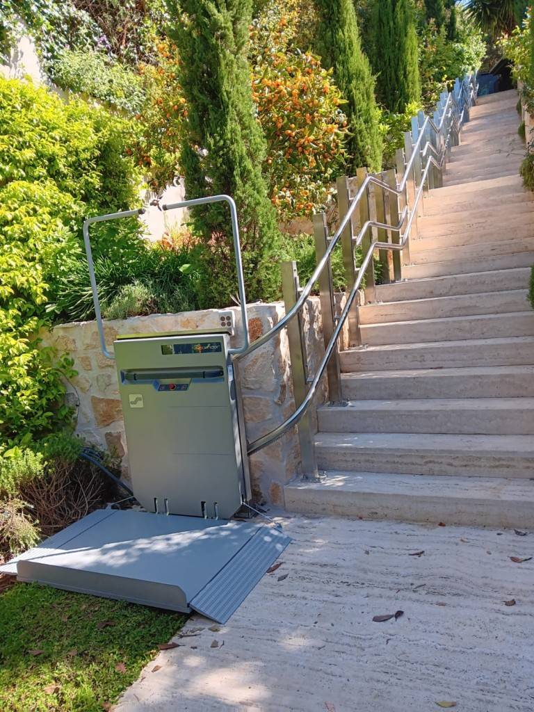 Monte escalier à l'arrêt