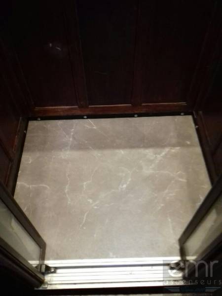 EMR Ascenseurs - Sol cabine simili marbre