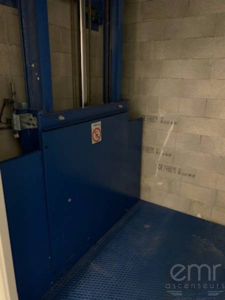 DETAIL D'UN MONTE CHARGE PAR EMR ASCENSEURS