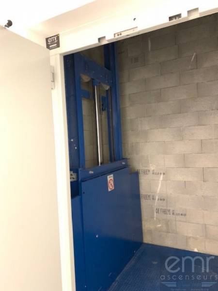 DETAIL DE L'INSTALLATION DU MONTE CHARGE A SAINT CE