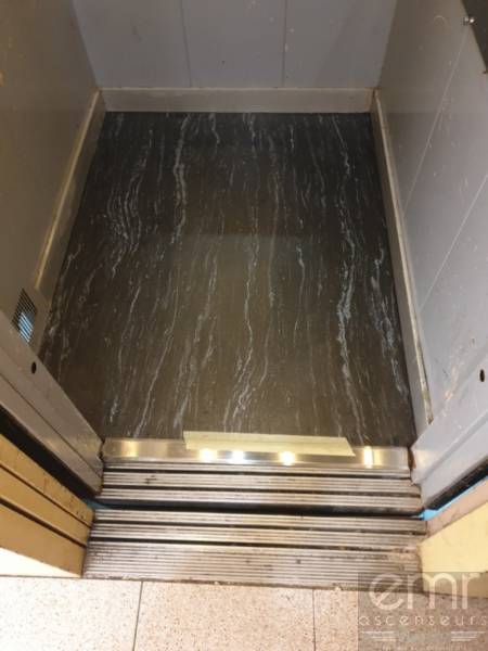 Emr Ascenseurs - remplacement sol cabine - après