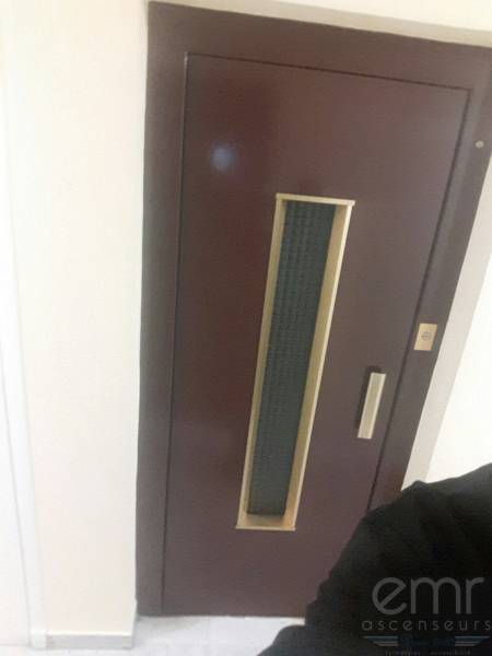 Emr Ascenseurs - ferme porte intégré HS