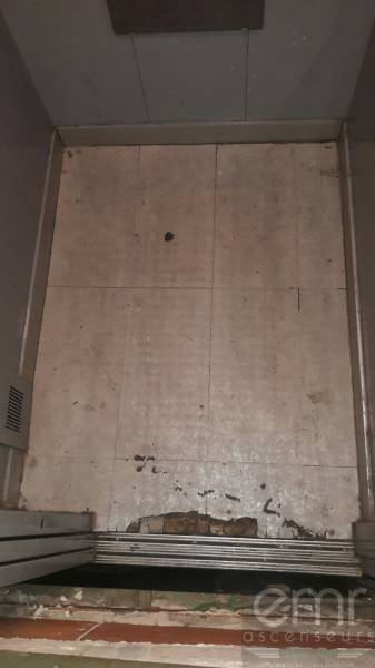 Emr Ascenseurs - remplacement sol cabine - avant