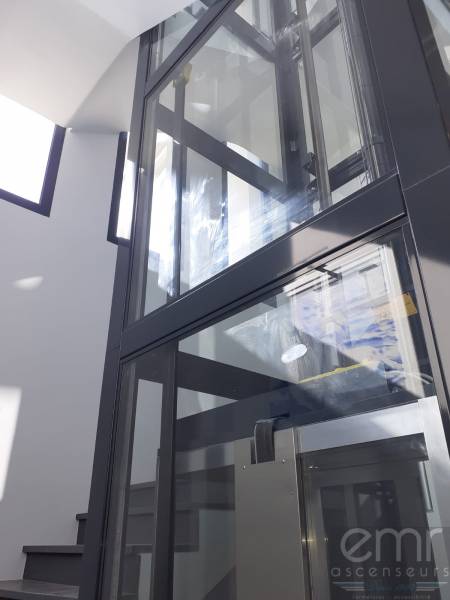 Installation d'un ascenseur oléodynamique dans une villa à Villefranche sur Mer