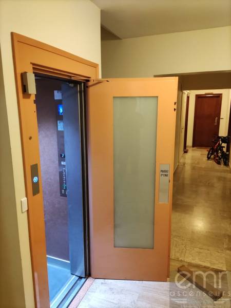 Travaux d'entretien réalisés par les techniciens EMR sur nos ascenseurs