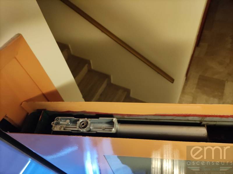 Travaux d'entretien réalisés par les techniciens EMR sur nos ascenseurs