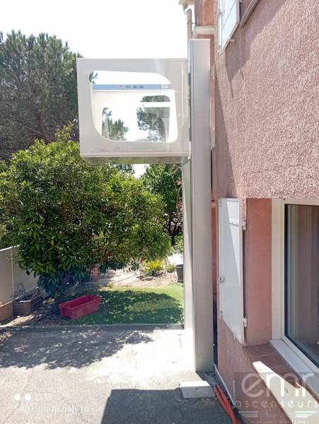 Installation d'un élévateur électrique extérieur pour une villa à Fréjus