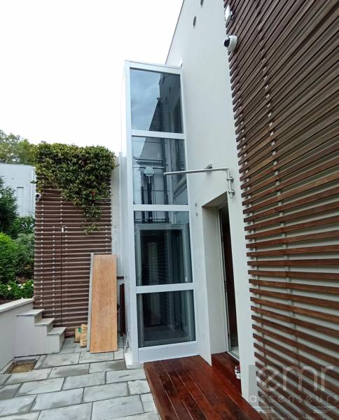 Installation d'un élévateur oléo dynamique dans une villa à Roquebrune Cap Martin