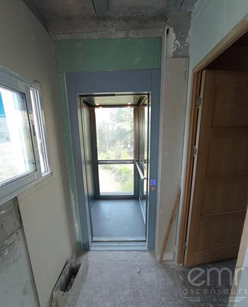 Installation d'une plateforme élévatrice dans une villa à Cannes