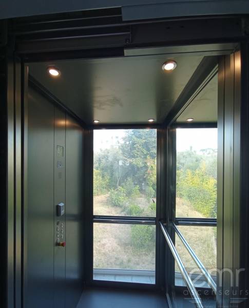 Installation d'une plateforme élévatrice dans une villa à Cannes