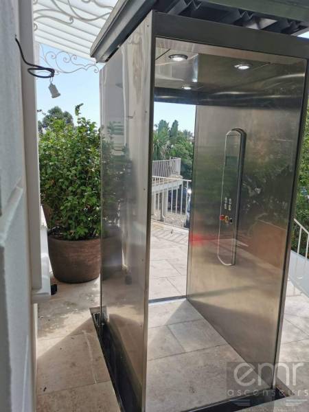 Installation d'un ascenseur sans édicule dans une villa à Cannes