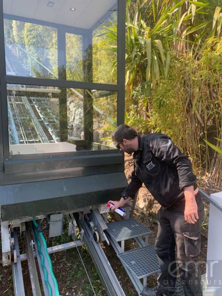 Maintenance d'un funiculaire dans une Villa à Saint Jean Cap Ferrat