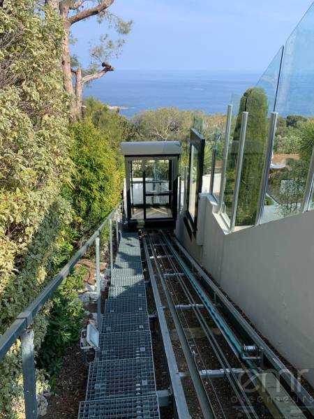 Maintenance d'un funiculaire dans une Villa à Saint Jean Cap Ferrat
