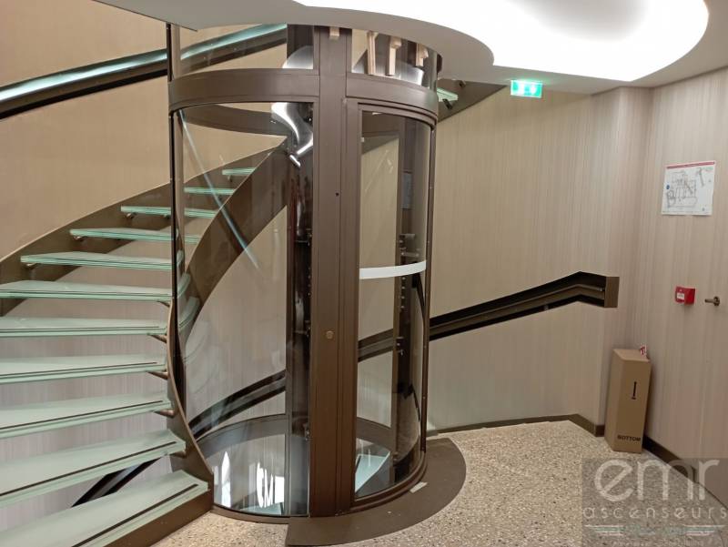 plateforme hydraulique installée à Monaco