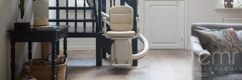 installation par EMR ASCENSEURS d'un monte-escaliers chez un particulier dans les Alpes Maritimes