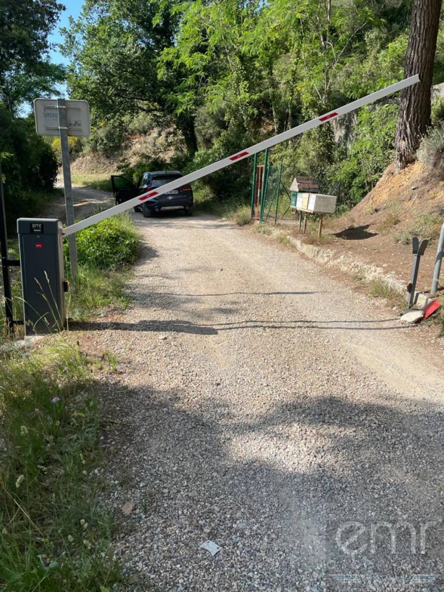 OUVERTURE ET FERMETURE PAR EMETTEUR D'UNE BARRIERE SOLAIRE A NICE