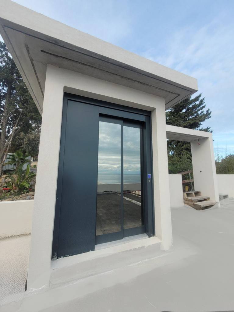 Elévateur de l'extérieur au dernier niveau