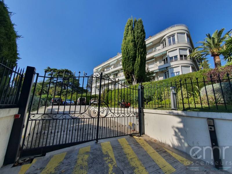 Maintenance d'un portail dans une résidence dans le quartier de Cimiez à Nice