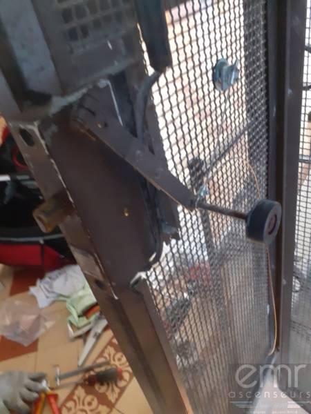 Travaux préliminaires à une future mise en conformité d'un ascenseur à Nice